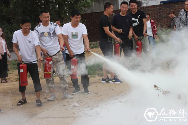 崇文办学院社区开展消防演练 提升居民安全意识