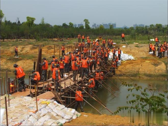 抗洪救灾，做人民生命财产安全的“守护神”