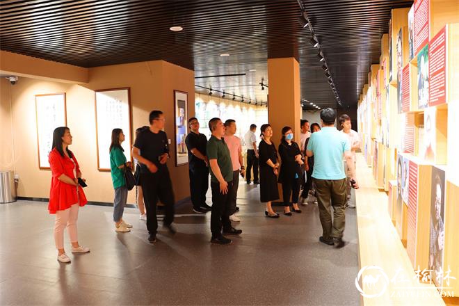 榆阳区新明楼街道商会参观“走出家乡的榆林人”展览馆