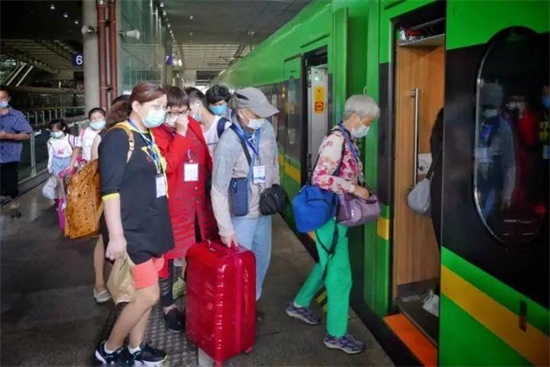 全国首趟疫后跨省旅游专列开行 长三角旅游业复苏进入“快车道”