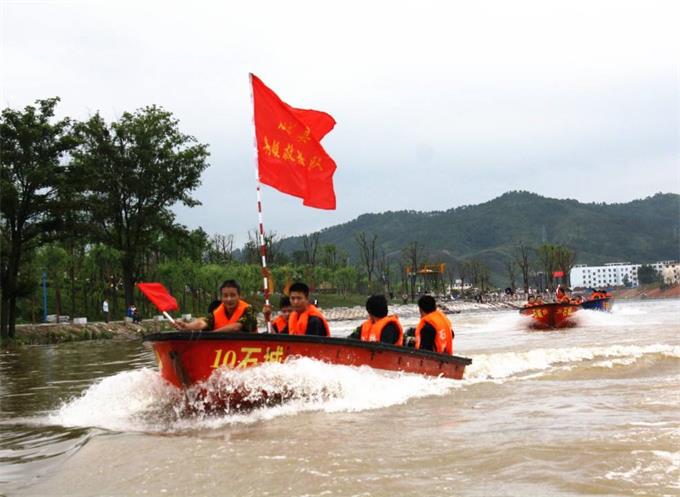 <a href=http://www.zaiyulin.com/txy/zhoumijie/ target=_blank class=infotextkey>周米杰</a>：防汛救灾彰显党员担当本色