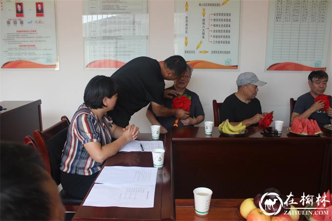 新明办定慧寺社区召开“追忆军旅岁月 永葆军人本色”退役军人座谈会