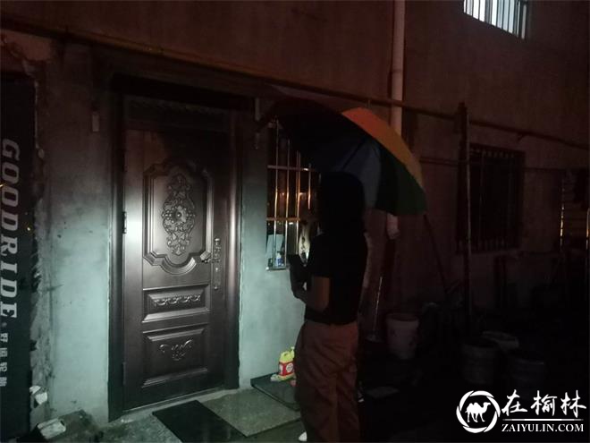 罕见暴雨预警！崇文办崇文路社区连夜撤离居民群众