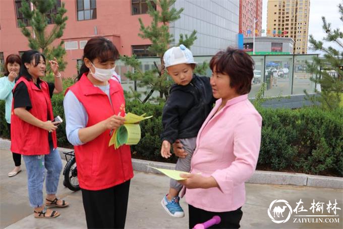 反电信诈骗宣传进社区 守护居民“钱袋子”