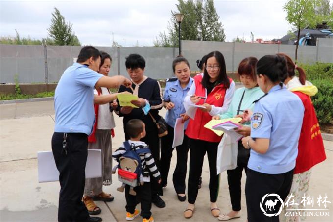 反电信诈骗宣传进社区 守护居民“钱袋子”