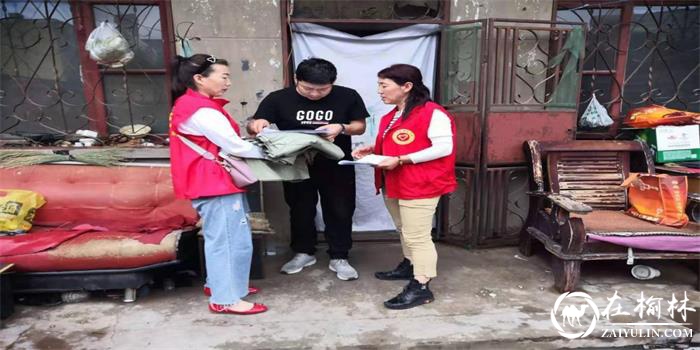 航宇路街道办松林路社区防汛保平安，我们在行动