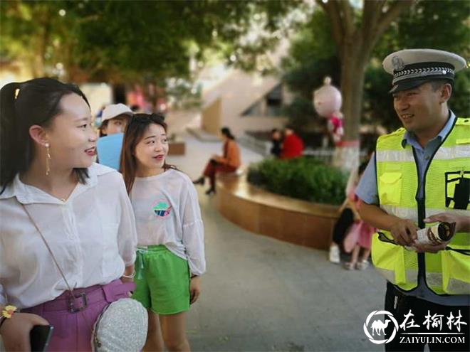 靖边交警“走街串巷”全面开展夏季交通安全宣传活动