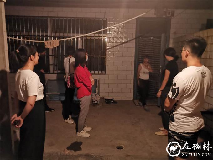 崇文办崇文路社区“双报到”单位汛期显奇效