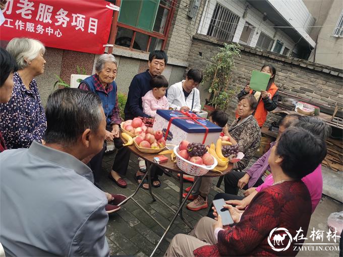 青山办柳营路社区举办独特的院落集体生日会