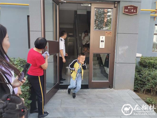 金沙路街道钟阳社区开展消防安全讲座及实践演练活动