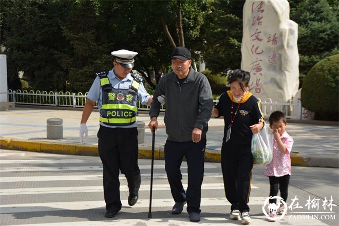 靖边县交警大队大队长王世岗检查指导“车让人 人守规”专项行动工作