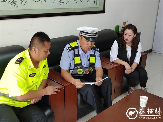 靖边交警走进出租车公司开展交通安全宣传助力“车让人·人守规”整治行动