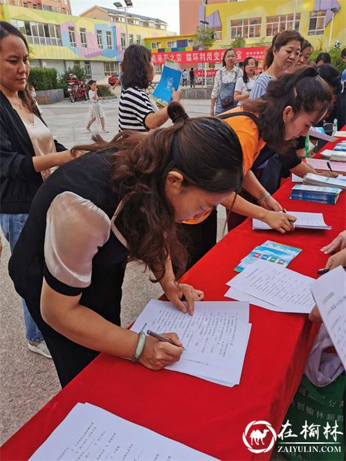 望湖路社区开展“垃圾分类举手之劳 循环利用变废为宝”宣传活动