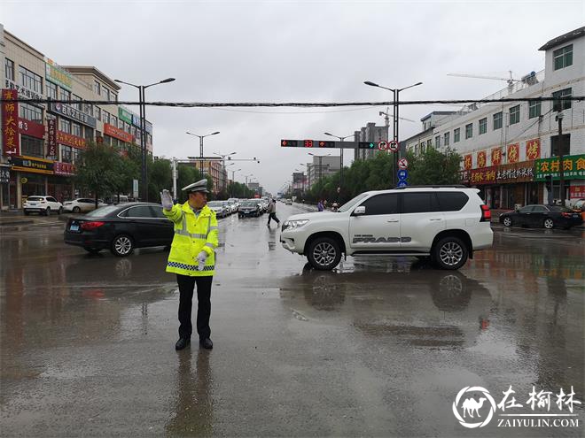 榆林靖边：金秋开学季 交警护学忙