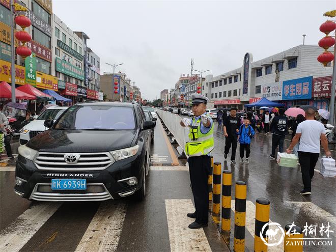 榆林靖边：金秋开学季 交警护学忙