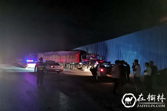 神木碾房峁治超站开展全市异地跨区域路警联合治超专项行动