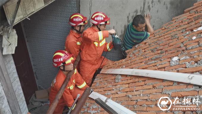 哈尔滨市海星街墙体倒塌施工人员被困，消防队员成功救援