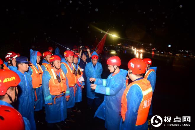 哈尔滨市持续降雨致低洼地段内涝，消防救援支队紧急排险驰援