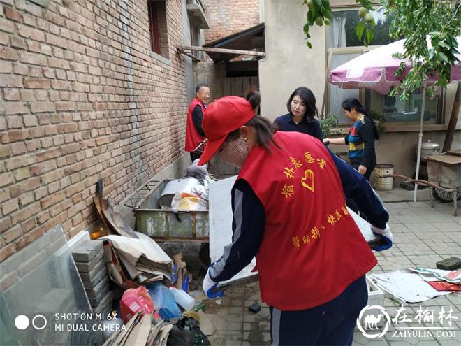 崇文路街道环境卫生整治网格化，网格员队伍成社区最亮丽的风景线