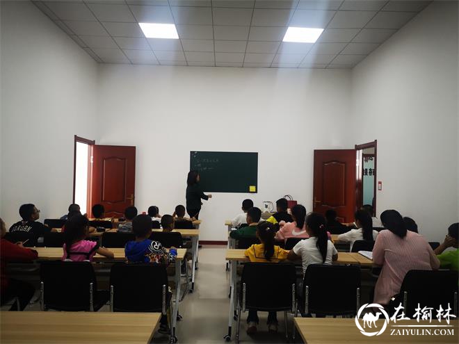 金沙路街道钟阳社区“墨香笔韵”硬笔书法培训开课啦