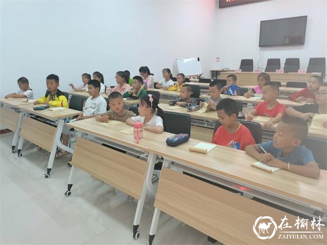 金沙路街道钟阳社区“墨香笔韵”硬笔书法培训开课啦