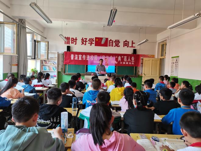 胡树峰向学生宣讲《民法典》知识
