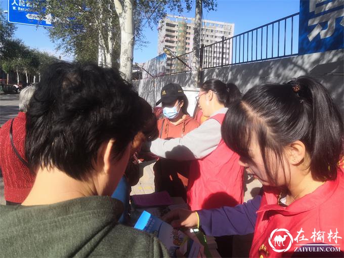 崇文办学院社区开展防范电信诈骗宣传活动