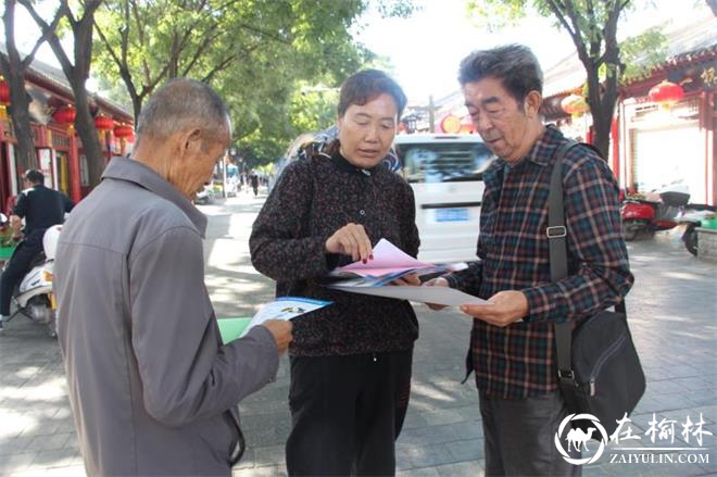 新明楼街道八狮社区持续开展扫黑除恶宣传活动