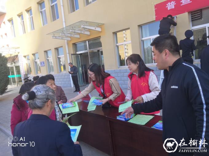 驼峰办金阳小区：在职党员双报到 志愿服务在社区