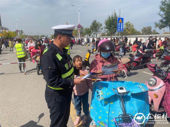 靖边交警假期交通安全宣传进学校