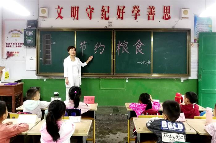 西乡县金牛小学多举措开展“厉行节约,杜绝浪费”主题教育活动