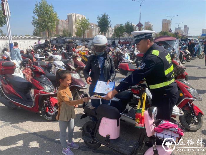 靖边交警假期交通安全宣传进学校