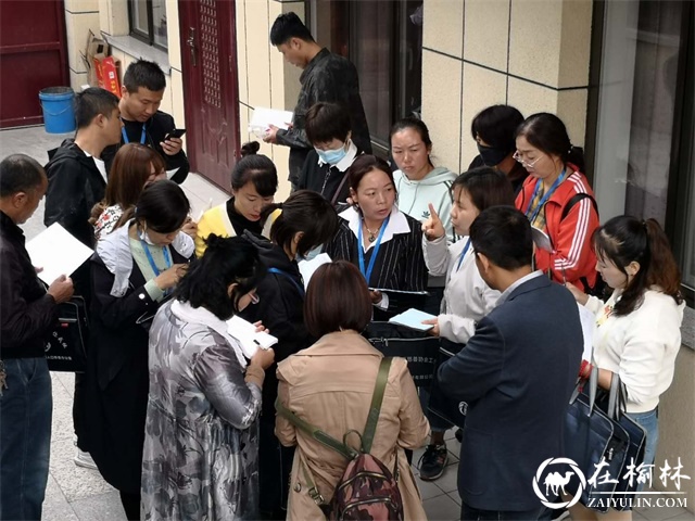 崇文路街道入户开展第七次全国人口普查摸底工作