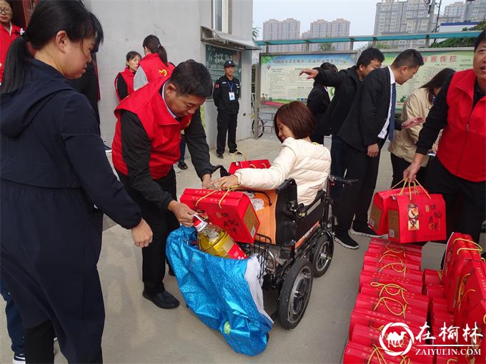 航宇路街道办松林路社区开展“月满中秋，情暖民心”志愿慰问活动