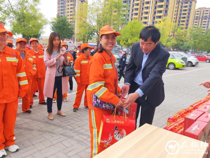 金沙路街道钟阳社区中秋慰问送关怀 浓情问候暖人心