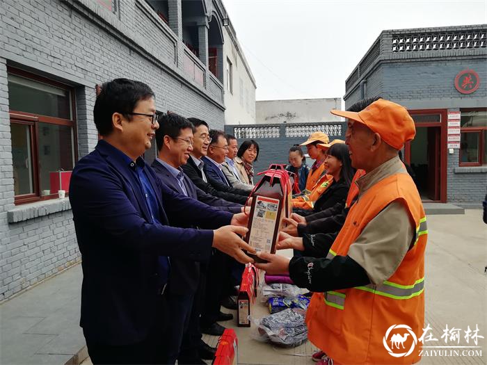 新明楼街道八狮社区开展“迎中秋 庆国庆 送温暖”主题党日活动