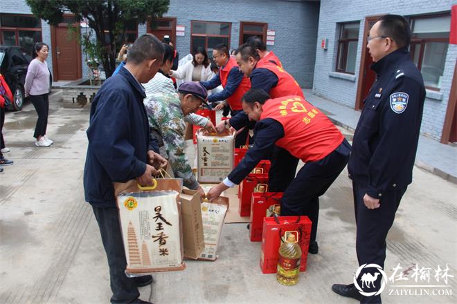 新明楼街道八狮社区开展“欢度中秋 喜迎国庆”慰问活动