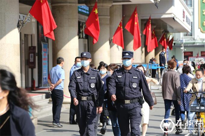 哈市警方两万警力放弃休息全力以赴确保市民平安欢度双节假期