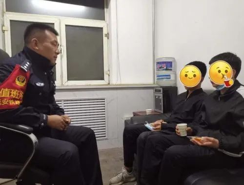 绥德县两男孩相约离家出走 竟因不写作业被父母责骂