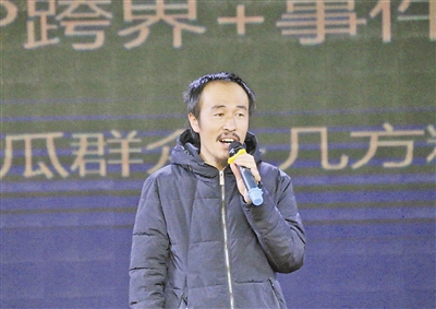 网红“神木爱木”李小刚上台朗诵