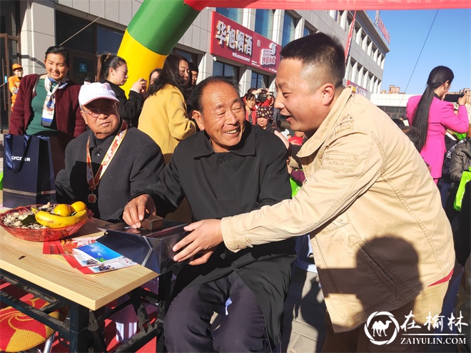 金沙路街道钟阳社区：情暖社区，爱在重阳