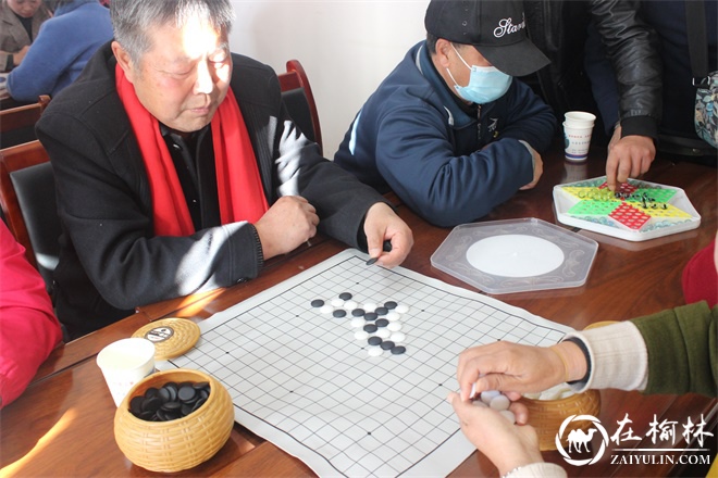 新明楼街道定慧寺社区开展“情满九月九 爱在夕阳红”幸福晚年棋类比赛