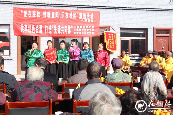 新明楼街道八狮社区开展“爱在深秋 情暖重阳 乐在社区”文艺演出