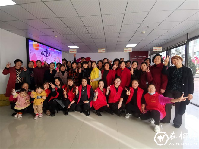 明珠路街道建业路社区开展“情暖重阳节 爱在建业路”包饺子主题活动