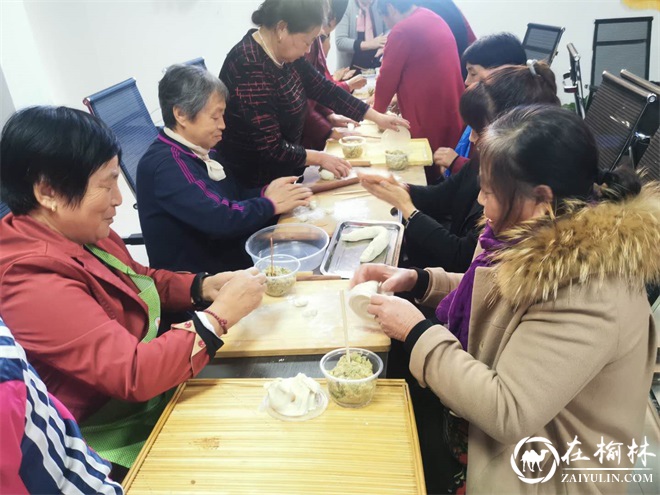 明珠路街道建业路社区开展“情暖重阳节 爱在建业路”包饺子主题活动
