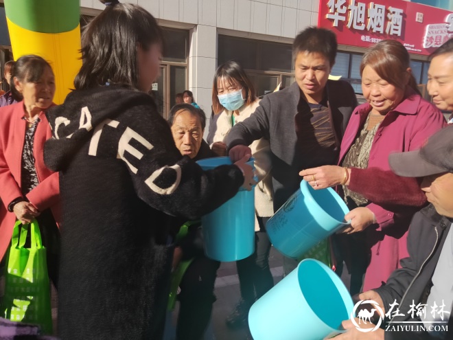 金沙路街道钟阳社区开展“使用公筷 文明健康 节约粮食”宣传活动