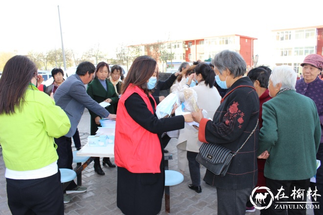 崇文办芹涧路社区开展“燃气安全系万家，安全使用莫违规”宣传活动