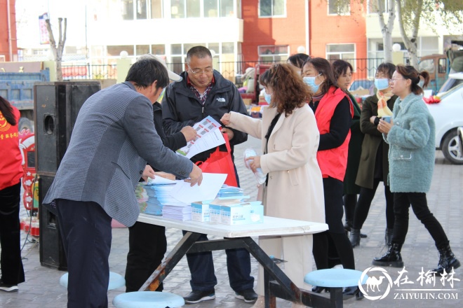 崇文办芹涧路社区开展“燃气安全系万家，安全使用莫违规”宣传活动