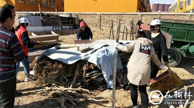 崇文路街道寨城庄社区联合双报到单位开展环境综合整治行动