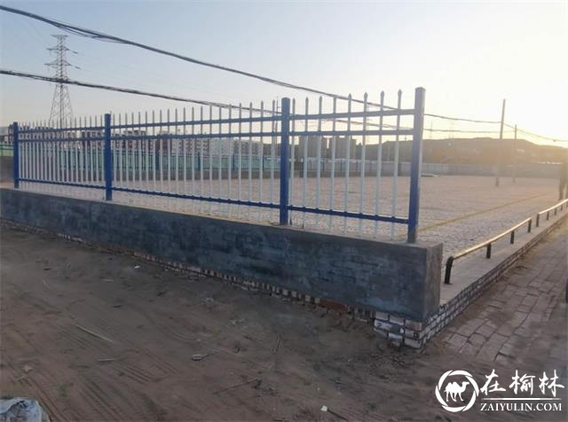 崇文路街道寨城庄社区联合双报到单位开展环境综合整治行动